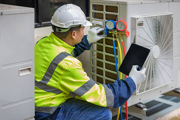 Professional Ac Installation technician working in Powells Point, NC